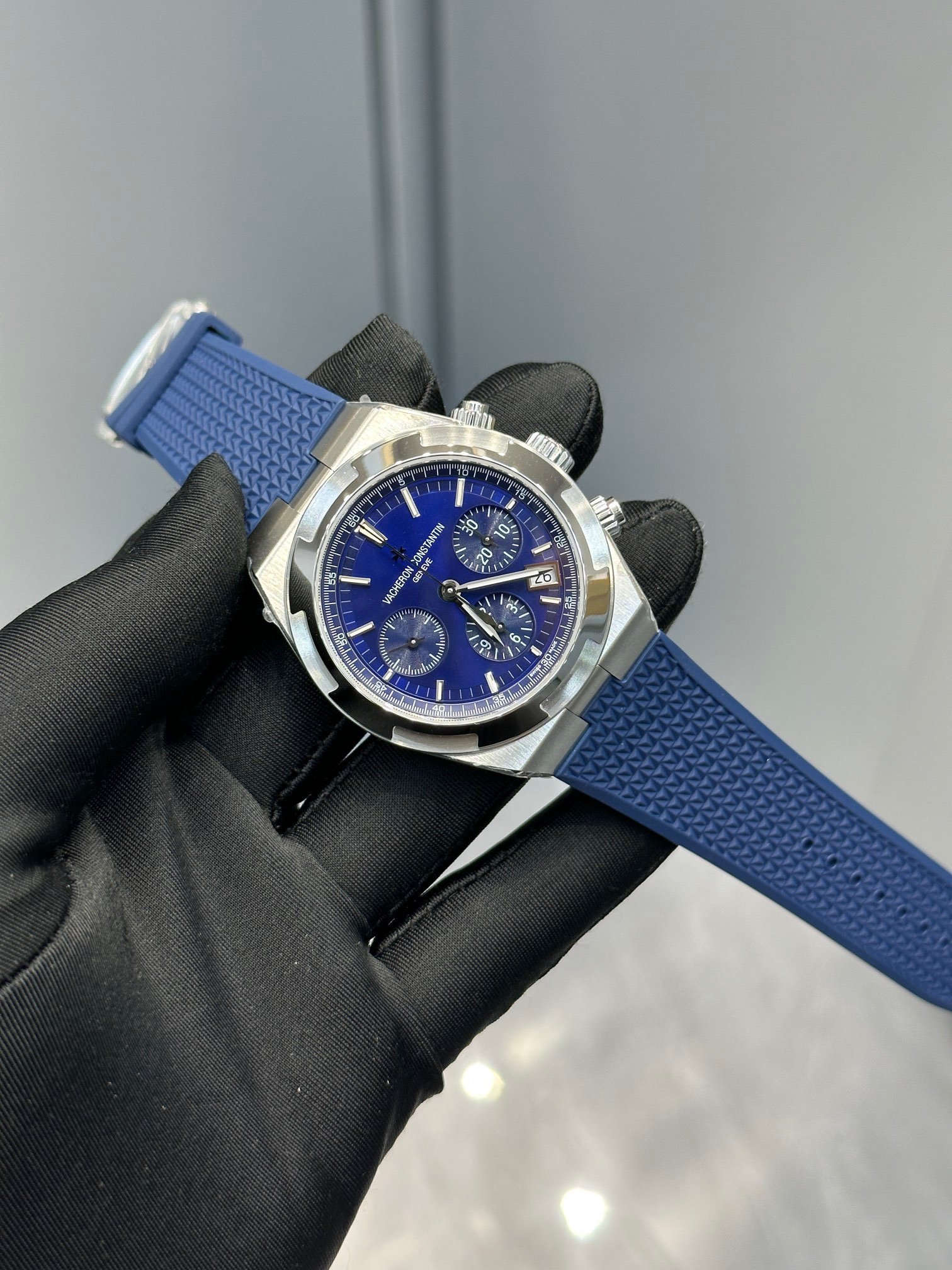 best replica luxury Vacheron Constantin watches Men's high quality imitation Overseas 1070136275 - Image 2