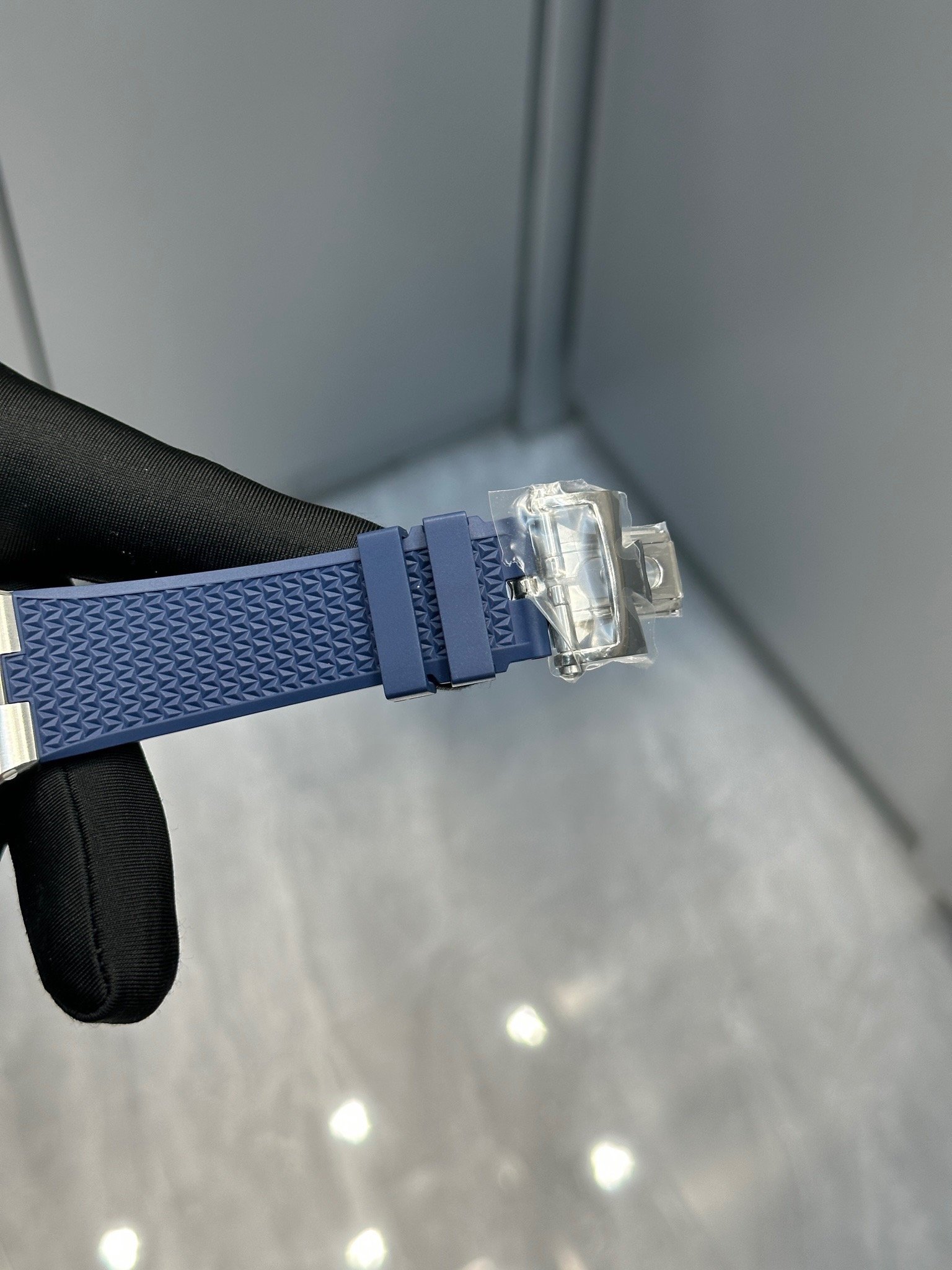 best replica luxury Vacheron Constantin watches Men's high quality imitation Overseas 1070136275 - Image 3