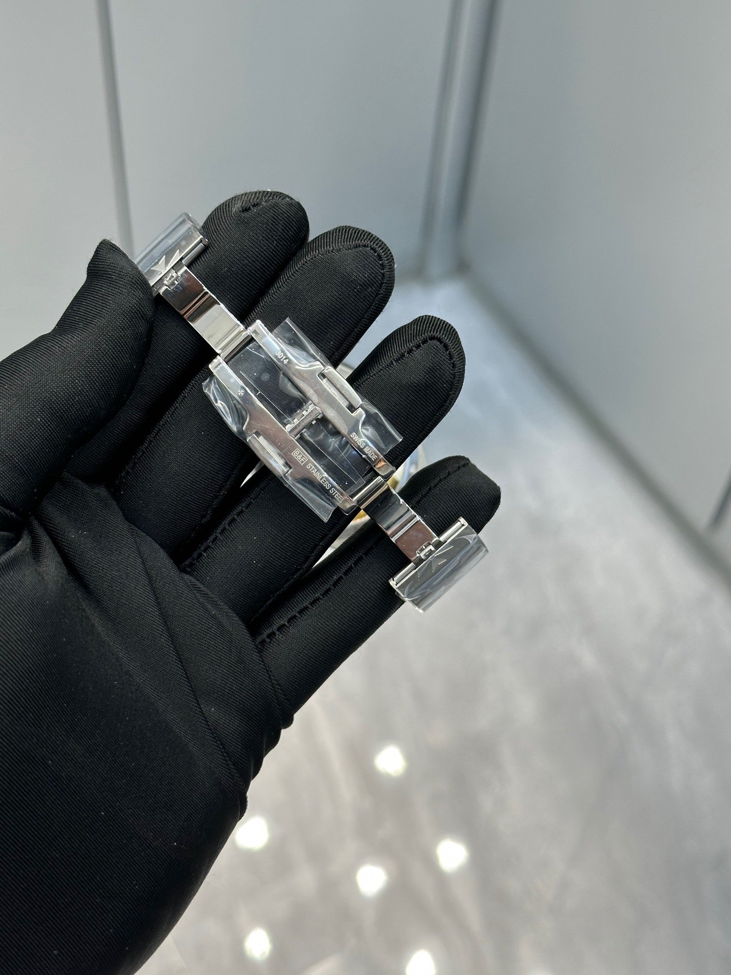 best replica luxury Vacheron Constantin watches Men's high quality imitation Overseas 1070136338 - Image 3